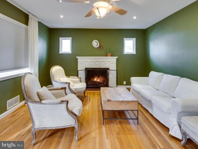 3933 Fairview Dr in Fairfax, VA - Building Photo - Building Photo