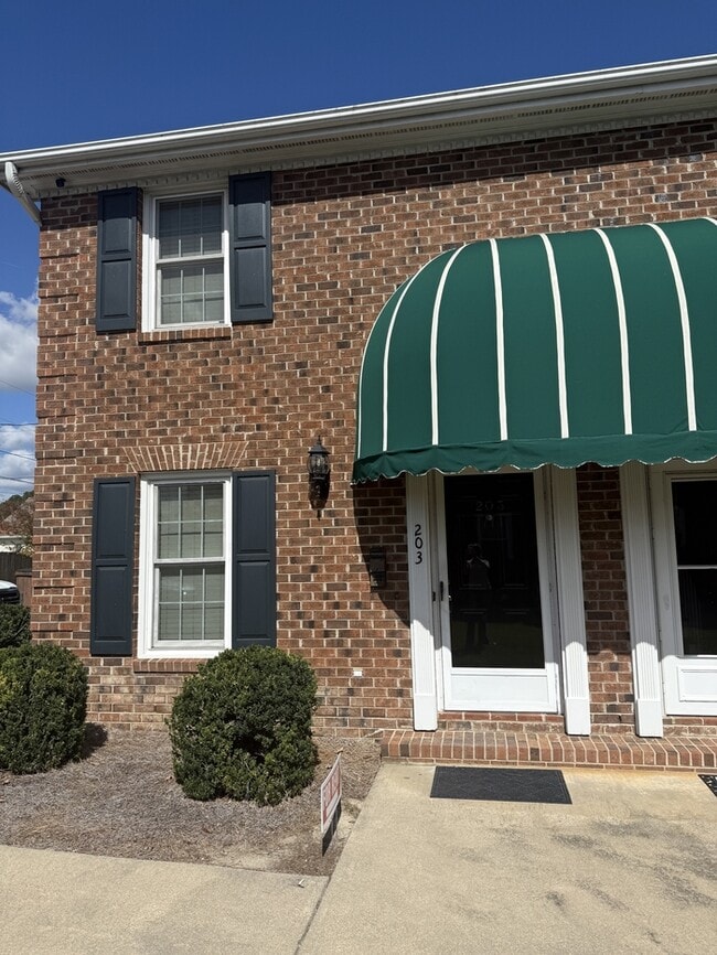 property at 203 S Lincoln St