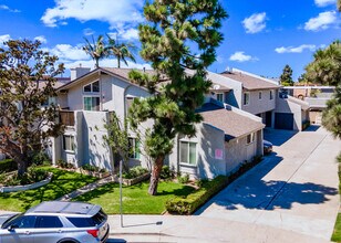 4921 Charlene Cir in Huntington Beach, CA - Building Photo - Building Photo