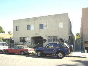 1220 N Beachwood Dr in Los Angeles, CA - Building Photo - Building Photo