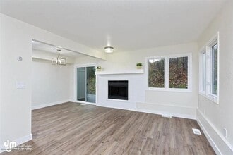 330 Beulah Cir, Unit 2 in Anchorage, AK - Foto de edificio - Building Photo