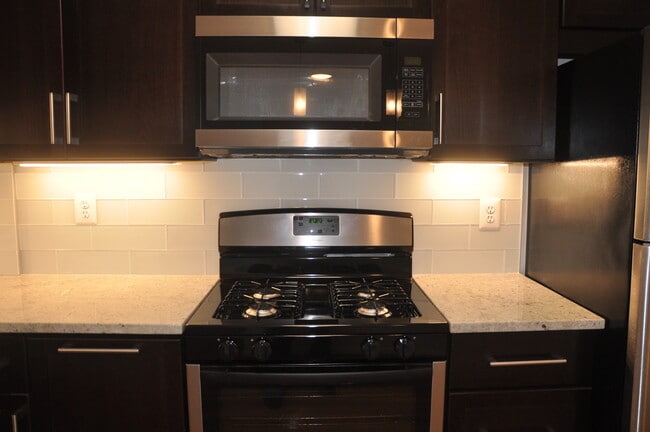 1300 Army Navy Dr in Arlington, VA - Building Photo - Building Photo