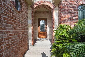 3705 Whisper Walk in Montgomery, TX - Foto de edificio - Building Photo