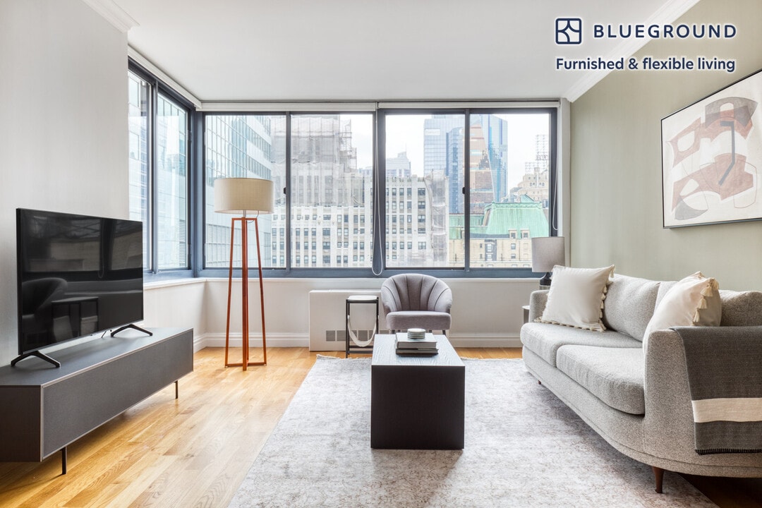 235 W 48th St in New York, NY - Building Photo