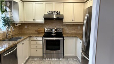 7375 Banffshire Ct in Mississauga, ON - Building Photo - Building Photo