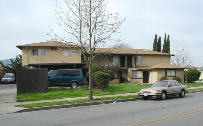 7537 Rogers Ln in Gilroy, CA - Foto de edificio - Building Photo