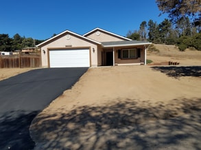 19965 Pesante Rd in Salinas, CA - Foto de edificio - Building Photo