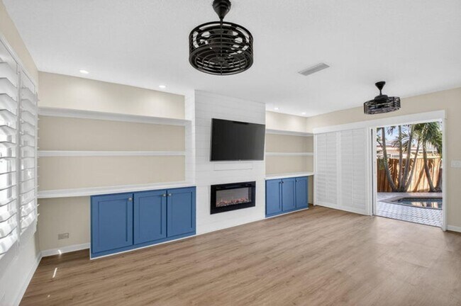 4517 NW 5th Ave in Boca Raton, FL - Building Photo - Building Photo