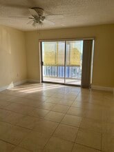 519 Albee Farm Rd, Unit 310 in Venice, FL - Foto de edificio - Building Photo