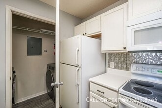 2011 N Hwy 17 in Mount Pleasant, SC - Building Photo - Building Photo