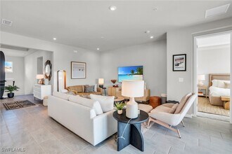 4595 Arboretum Cir in Naples, FL - Foto de edificio - Building Photo