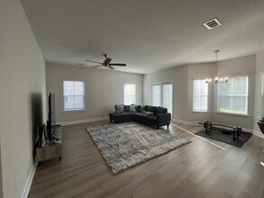 1211 Grayson Ave in Hinesville, GA - Building Photo - Building Photo