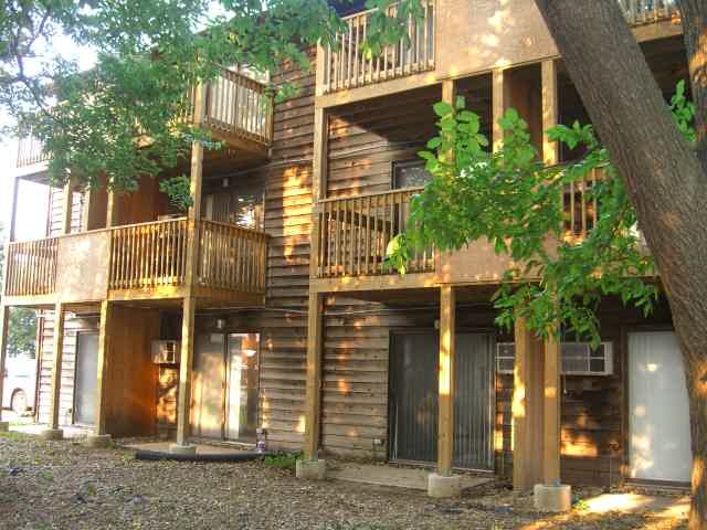 Bailey Apartments in Urbana, IL - Building Photo