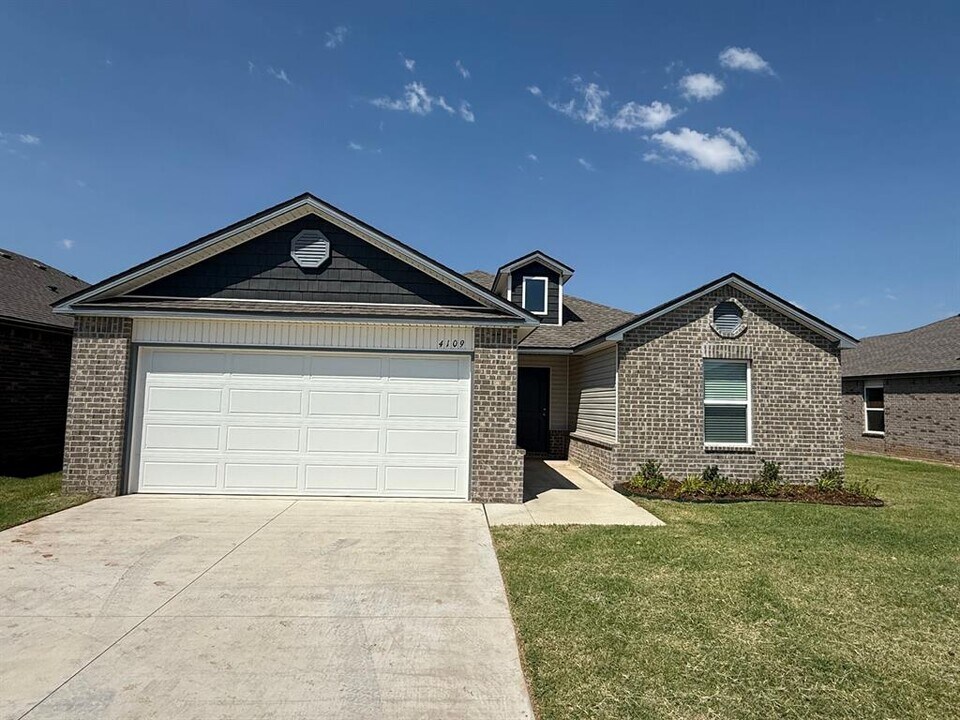 4109 Reese Dr in Mustang, OK - Building Photo