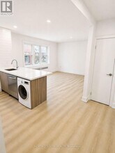 1024 King St E in Hamilton, ON - Building Photo - Building Photo