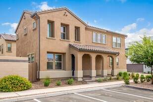 1667 S Wallrade Ln in Gilbert, AZ - Building Photo