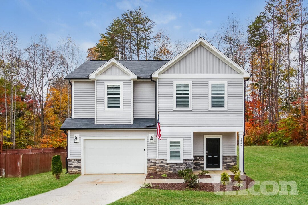 2900 Dallas Ct in Winston-Salem, NC - Foto de edificio