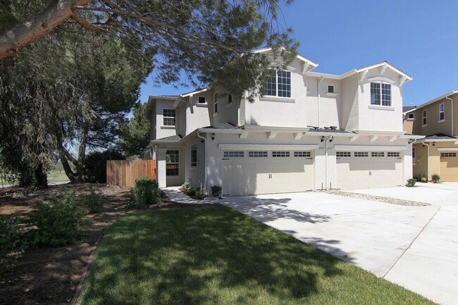 property at 565 S Ridgemark Dr