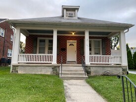 121 Sharpless St in West Chester, PA - Building Photo