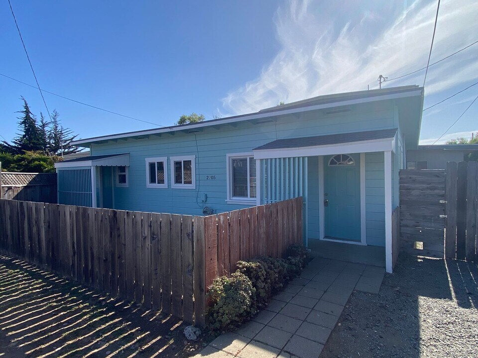 2705 Cedar Ave in Morro Bay, CA - Building Photo