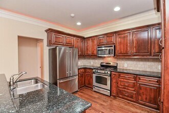 5813 Washington Ave in Houston, TX - Foto de edificio - Building Photo