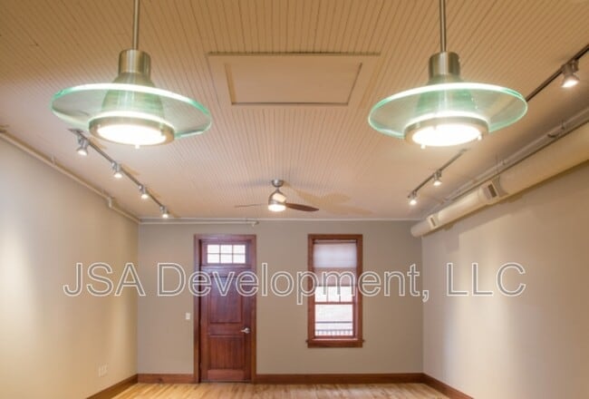 223 W 4th St in Waterloo, IA - Building Photo - Building Photo