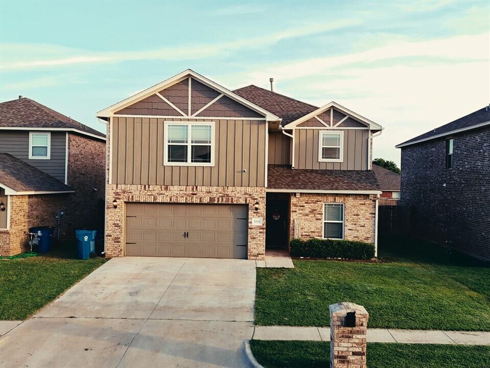 1016 NW 4th St in Newcastle, OK - Foto de edificio