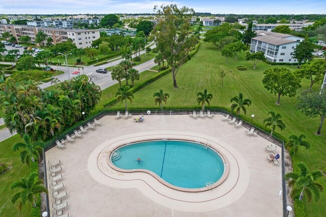 227 Suffolk F in Boca Raton, FL - Building Photo - Building Photo