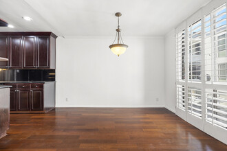 1010 N Kings Rd, Unit 202 in West Hollywood, CA - Foto de edificio - Building Photo