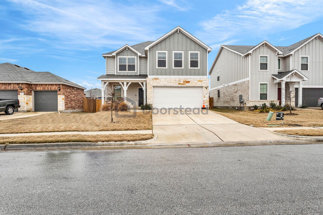 156 Janice in Taylor, TX - Foto de edificio