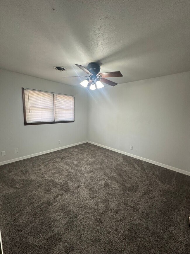 900 N 10th St-Unit -Apt #2 in Norfolk, NE - Building Photo - Building Photo