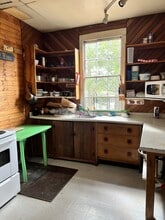 4386 Prospect Lake Rd in Victoria, BC - Building Photo - Building Photo