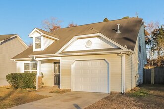 814 Oakshire Cir in Charlotte, NC - Building Photo - Building Photo