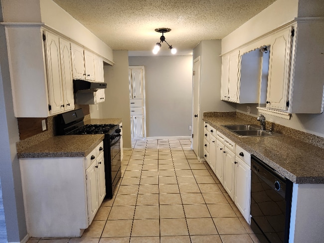 3112 Chetwood Dr in Del City, OK - Building Photo - Building Photo