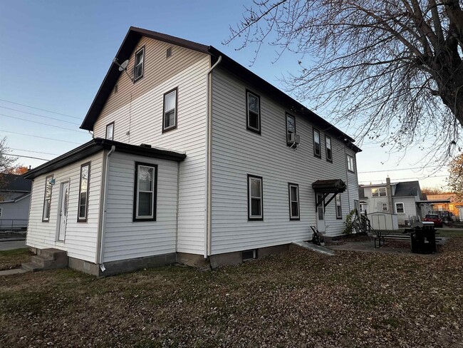 305 Desoto Ave in East Dubuque, IL - Building Photo - Building Photo