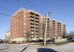 Cumberland Crossing in Chicago, IL - Foto de edificio - Building Photo