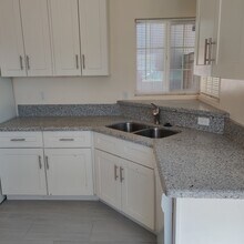 344 E Virginia Cir, Unit 344 E Virginia Circle in Phoenix, AZ - Foto de edificio - Building Photo