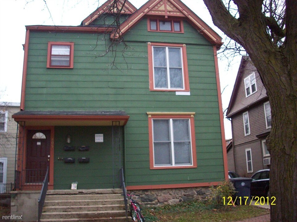 805 E Huron St in Ann Arbor, MI - Building Photo