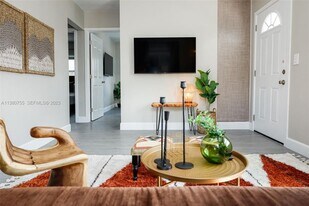 2761 SW 33rd Ave, Unit 1 in Miami, FL - Building Photo