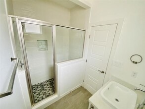 909 W Carmel Ave, Unit 4 in Pharr, TX - Building Photo - Building Photo