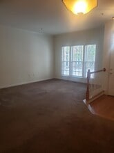 6117 Madison Crest Ct in Falls Church, VA - Building Photo - Building Photo