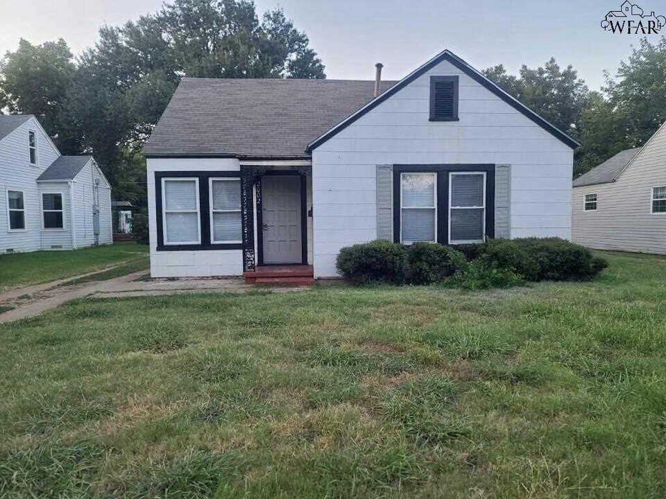 2002 Keeler Ave in Wichita Falls, TX - Building Photo