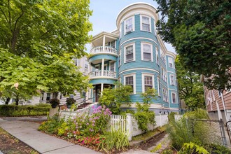95 Trowbridge St, Unit 1 in Cambridge, MA - Building Photo - Building Photo