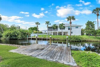 27150 Esther Dr in Bonita Springs, FL - Foto de edificio - Building Photo