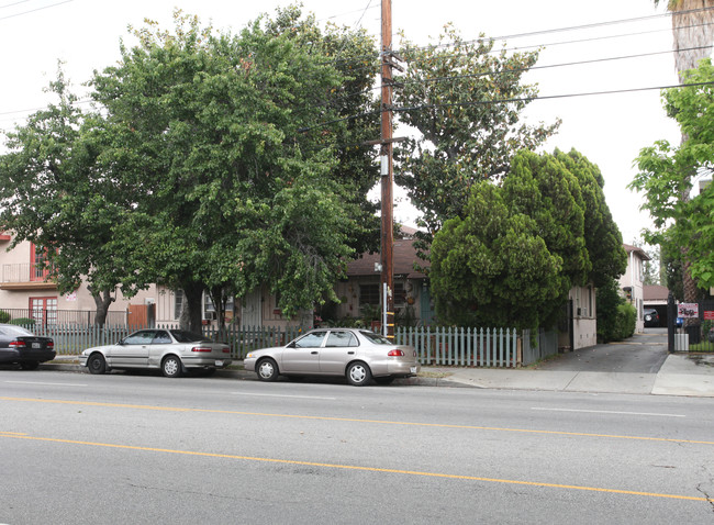 7316 Kester Ave in Van Nuys, CA - Building Photo - Building Photo