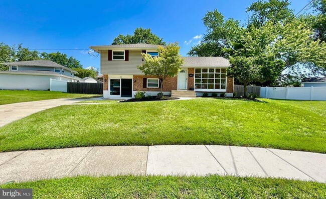 property at 986 Sherbrook Cir