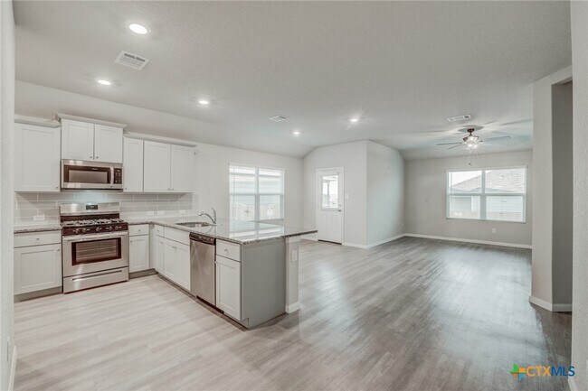 1945 Redstart in Canyon Lake, TX - Building Photo - Building Photo