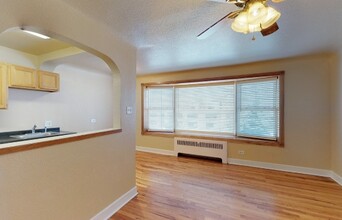 1101 Colorado Blvd in Denver, CO - Building Photo - Interior Photo