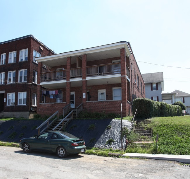 101 Grove Ave in Clarksburg, WV - Foto de edificio - Building Photo