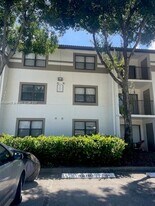 560 S Park Rd in Hollywood, FL - Building Photo